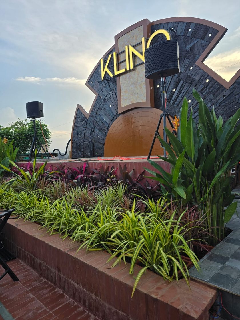 Planting beds and signage at Klinq, Pune